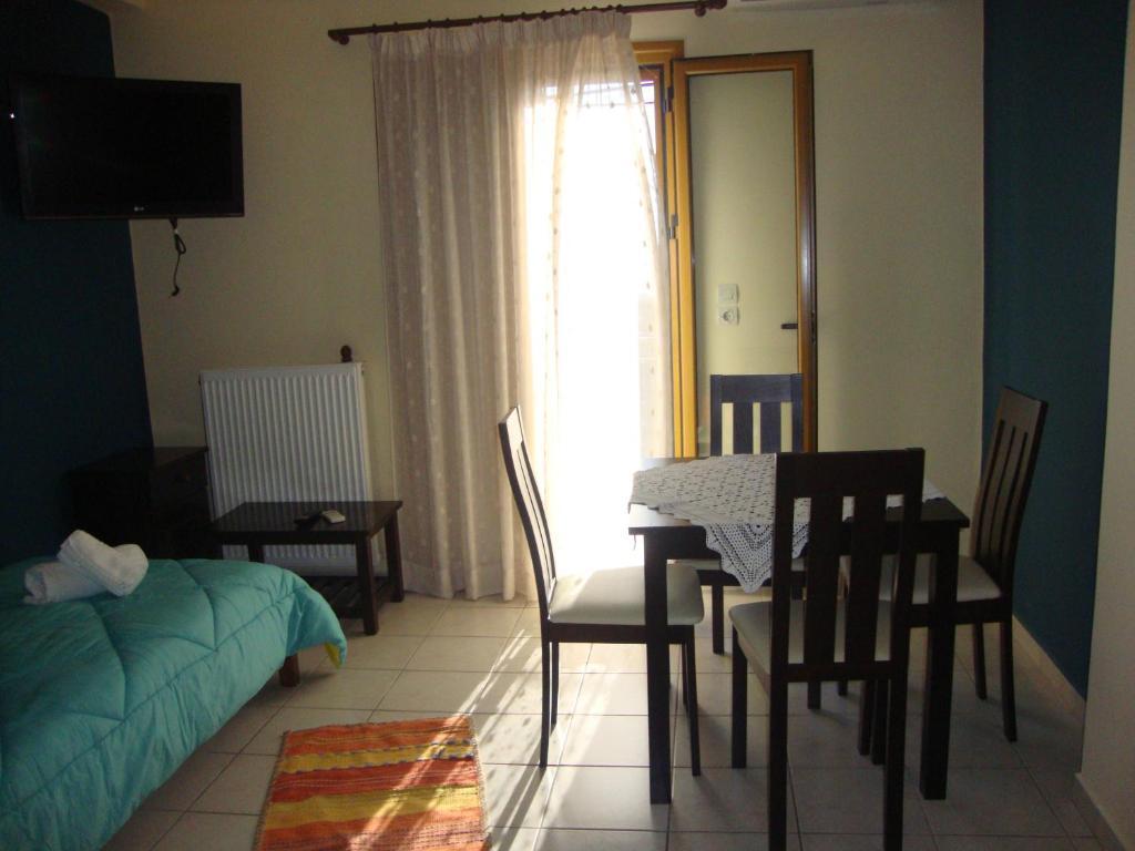 Pírgos Dhiroú Kafiona Guesthouse חדר תמונה