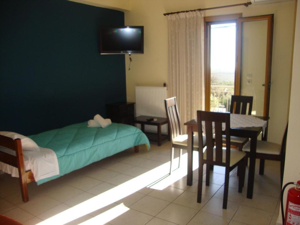 Pírgos Dhiroú Kafiona Guesthouse חדר תמונה